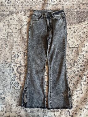 Buckle- Sparkly Bottom Rhinestones Grey Jeans size S